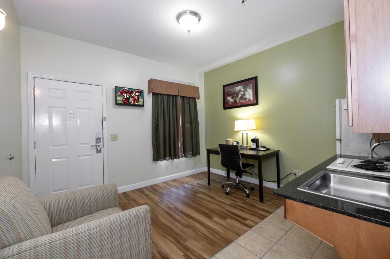 Red Roof Inn & Suites Wilson Buitenkant foto
