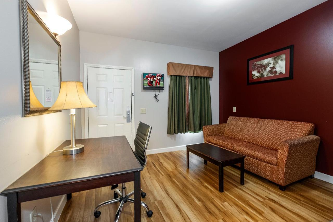 Red Roof Inn & Suites Wilson Buitenkant foto